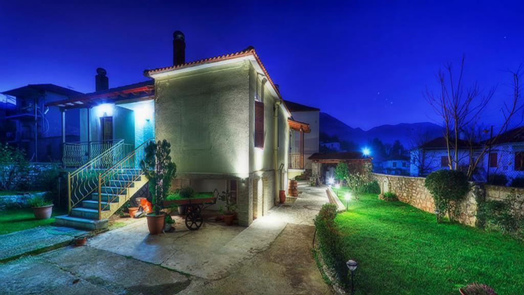 Charoula Rooms Kalavryta Chambre photo
