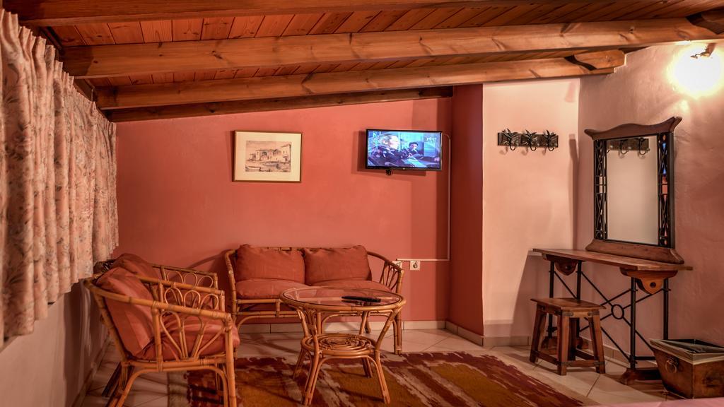 Charoula Rooms Kalavryta Chambre photo